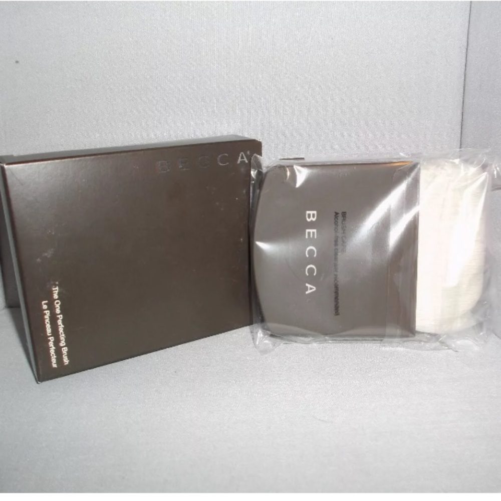 BECCA The One Perfecting Brush for Liquid